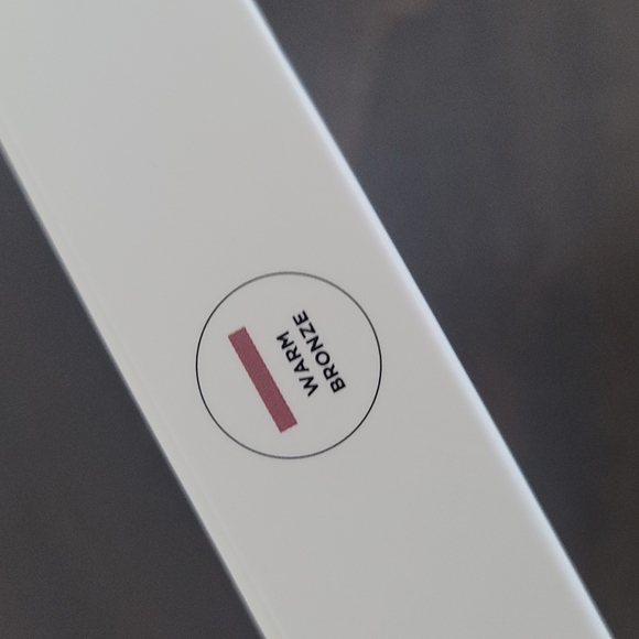 NEW💥ICONIC London Ultimate Bronzing Powder in Gold Compact - Picture 2 of 4